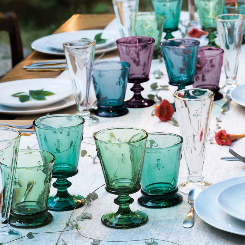 Wunderschöne mehrfarbige Wassergläser! Die Kollektion "Abeille" erfüllt die Tische mit einem eleganten mediterranen und provenzalischen Flair.&nbsp;
