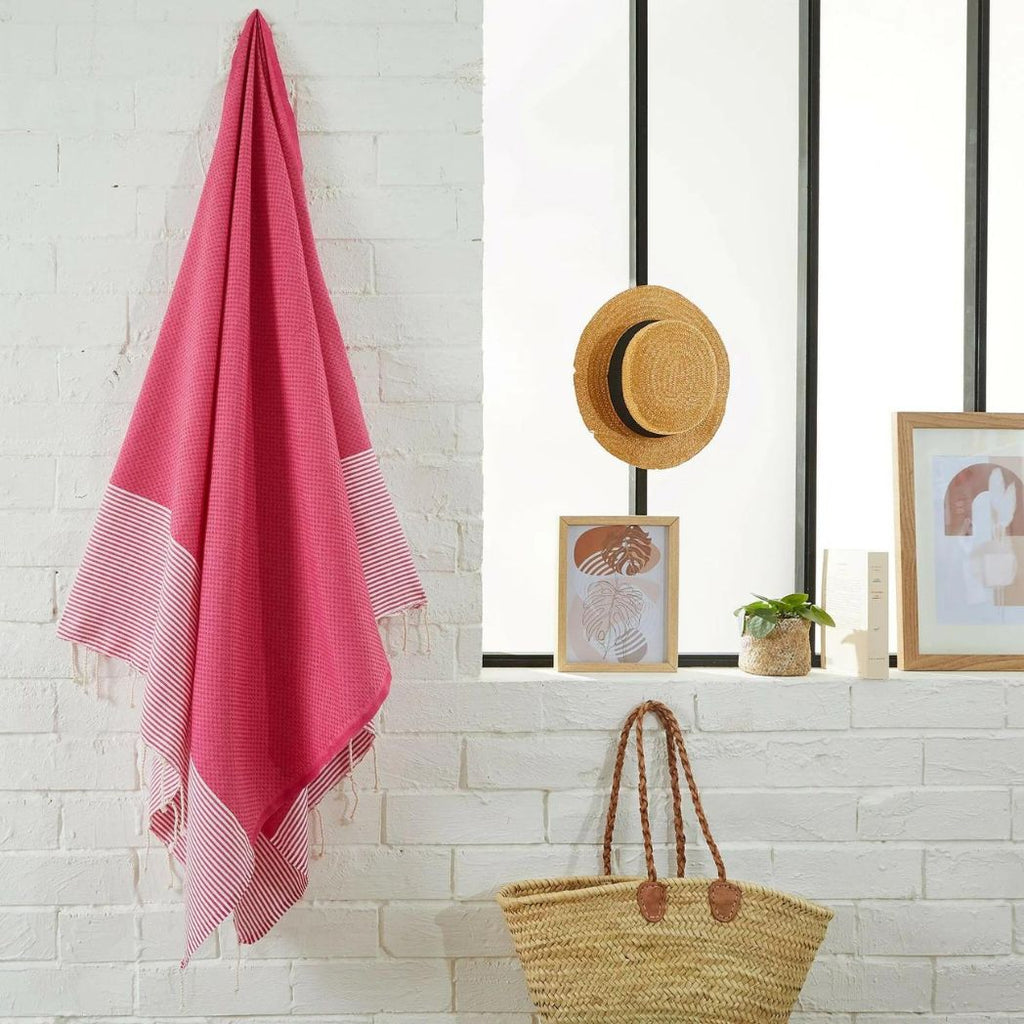 Strandtuch gestreift mit Waffelstruktur rosa - Das Must Have für den Sommer! Elegant und schick ist es das unverzichtbare Accessoires für Badezimmer, Strand oder Sauna.